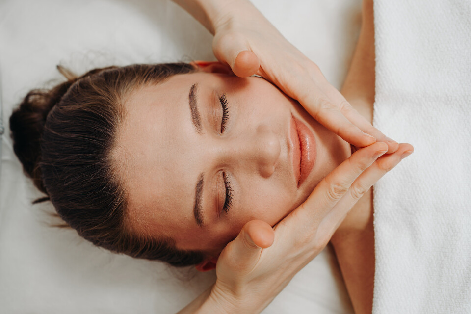 Gezichtsbehandeling en massage